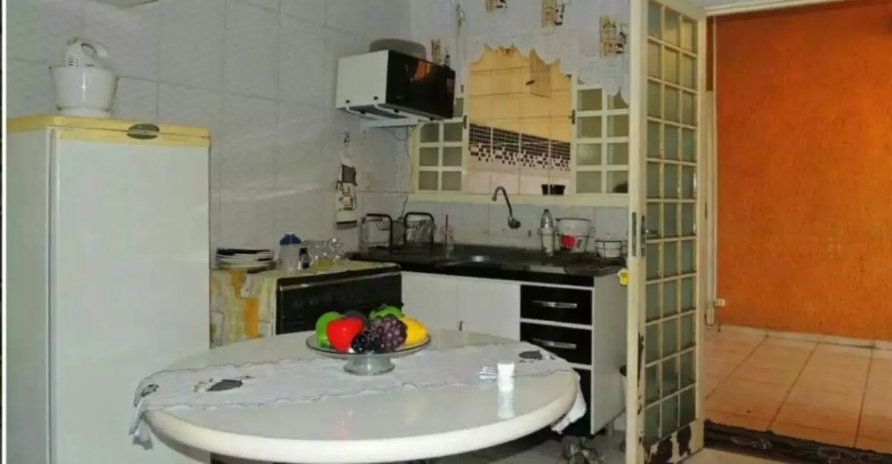 Foto 8 de Casa com 4 quartos à venda, 213m2 em Guaratingueta - SP