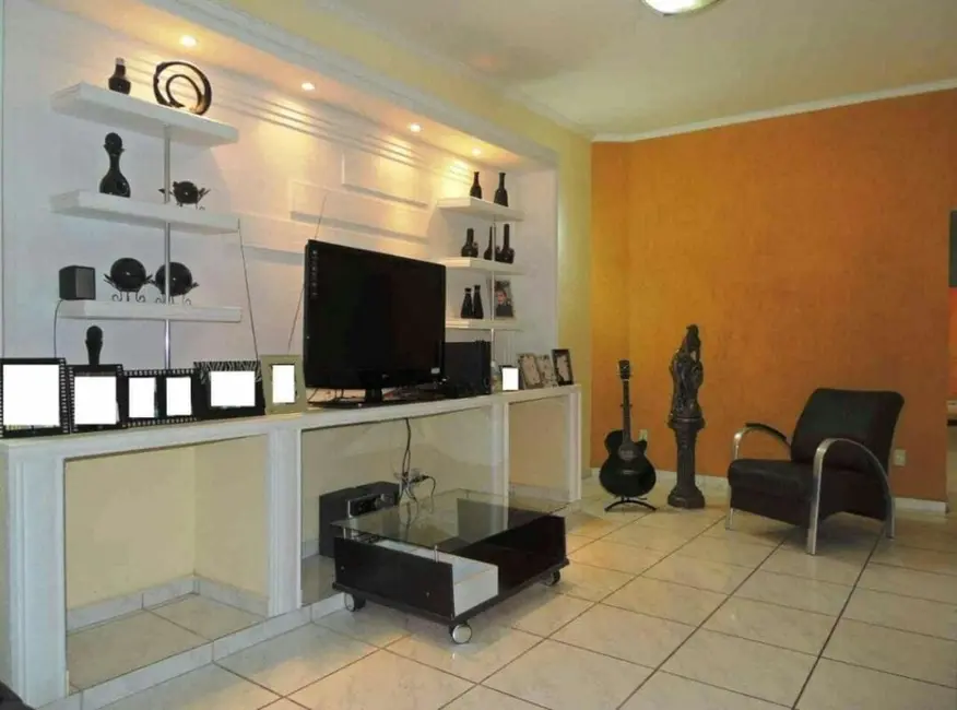 Foto 4 de Casa com 4 quartos à venda, 213m2 em Guaratingueta - SP