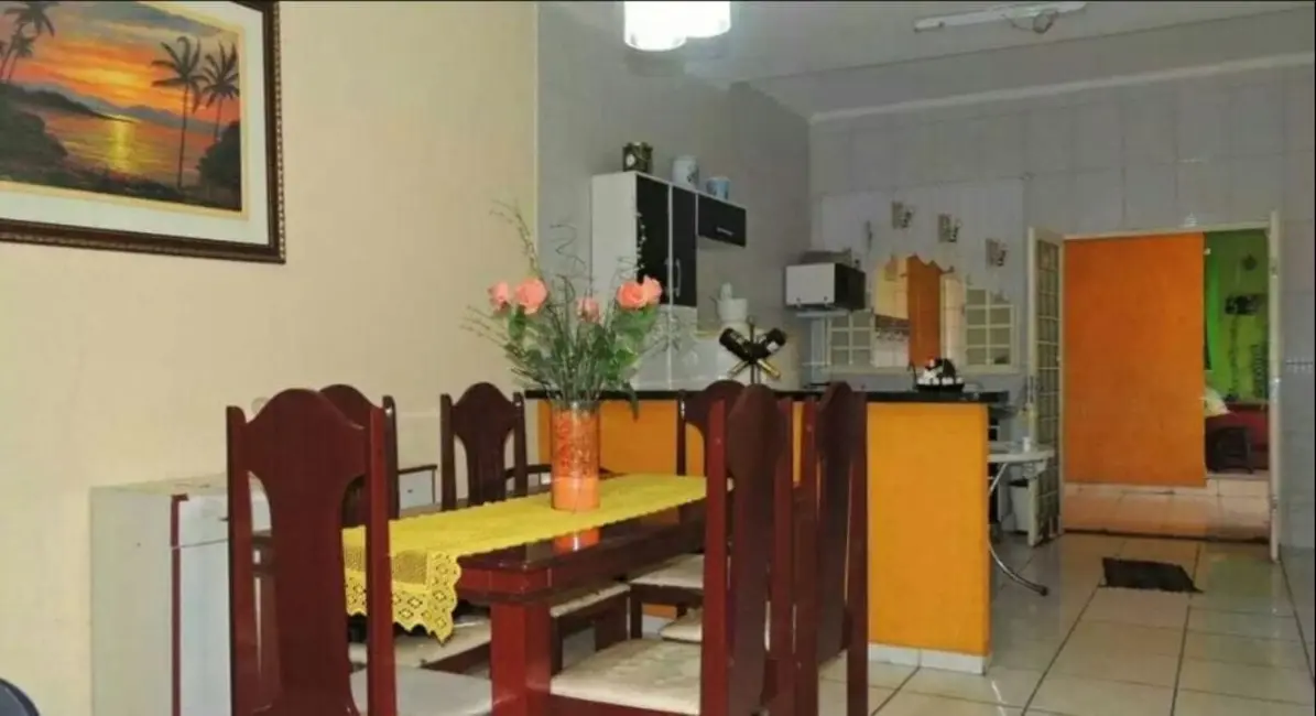 Foto 7 de Casa com 4 quartos à venda, 213m2 em Guaratingueta - SP