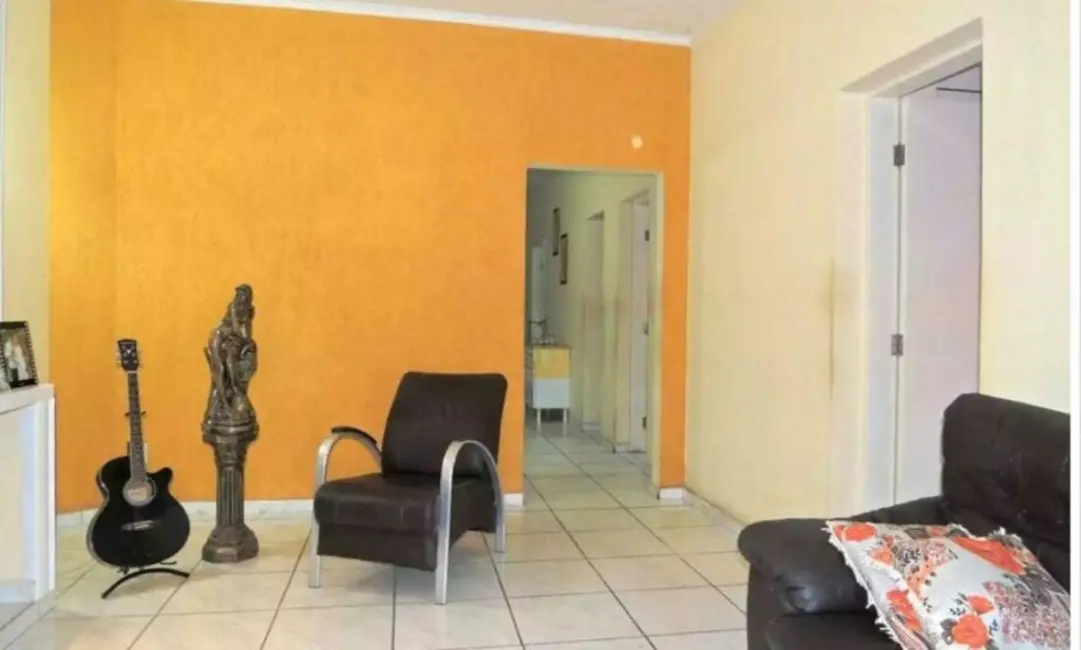 Foto 5 de Casa com 4 quartos à venda, 213m2 em Guaratingueta - SP