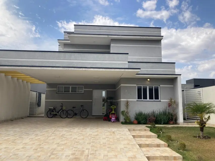 Foto 1 de Casa de Condomínio com 4 quartos à venda, 257m2 em Piracangaguá, Taubate - SP