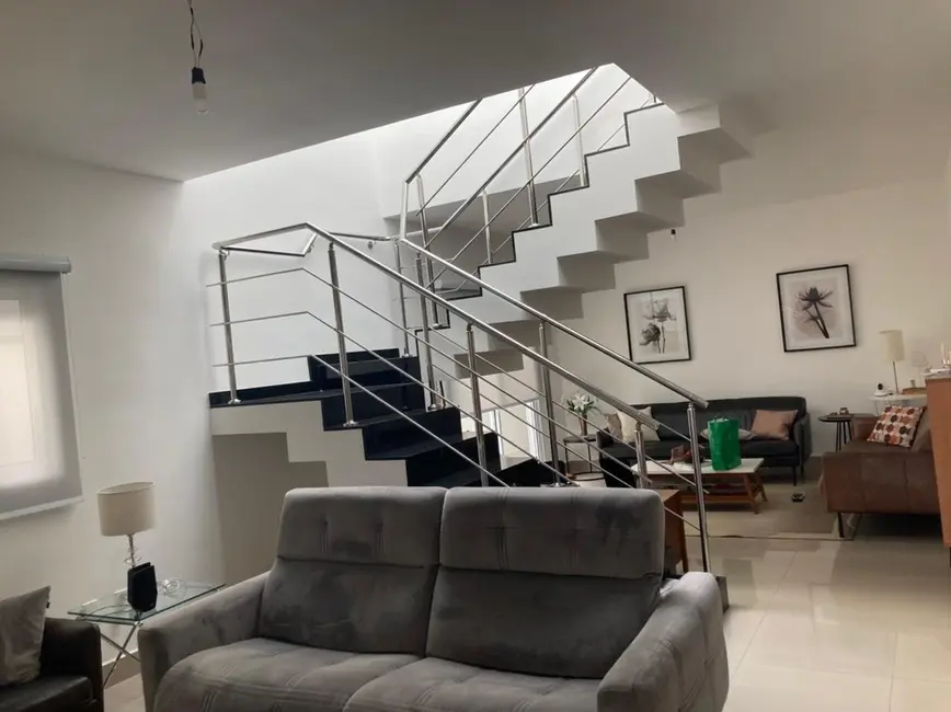 Foto 3 de Casa de Condomínio com 4 quartos à venda, 257m2 em Piracangaguá, Taubate - SP