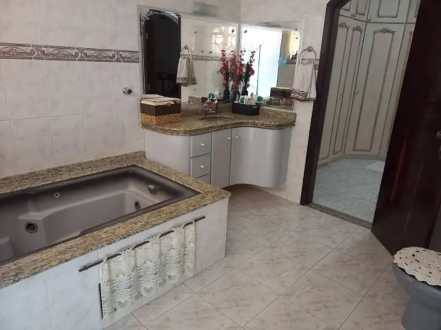 Foto 8 de Sobrado com 4 quartos à venda, 294m2 em Terra Nova, Taubate - SP