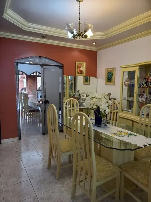 Foto 1 de Sobrado com 4 quartos à venda, 294m2 em Terra Nova, Taubate - SP
