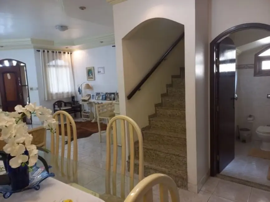 Foto 4 de Sobrado com 4 quartos à venda, 294m2 em Terra Nova, Taubate - SP