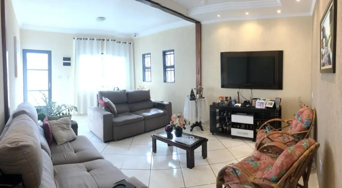 Foto 1 de Casa com 3 quartos à venda, 130m2 em Santana, Pindamonhangaba - SP