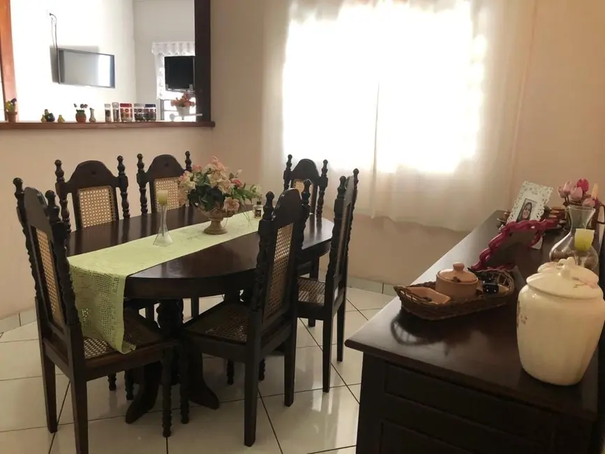 Foto 2 de Casa com 3 quartos à venda, 130m2 em Santana, Pindamonhangaba - SP
