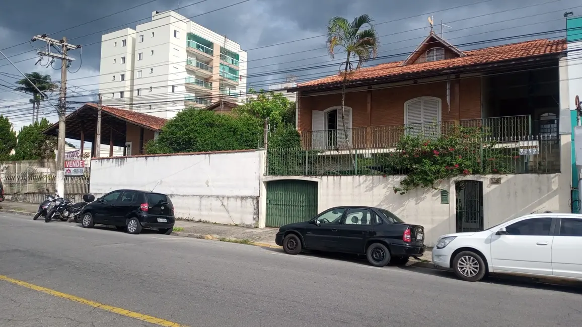 Foto 3 de Sobrado com 3 quartos à venda, 233m2 em Vila Bourghese, Pindamonhangaba - SP