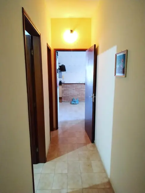 Foto 9 de Sobrado com 3 quartos à venda, 233m2 em Vila Bourghese, Pindamonhangaba - SP