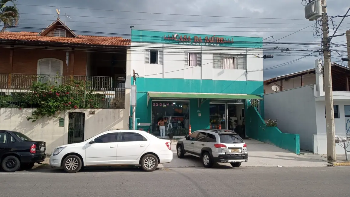 Foto 2 de Sobrado com 3 quartos à venda, 233m2 em Vila Bourghese, Pindamonhangaba - SP