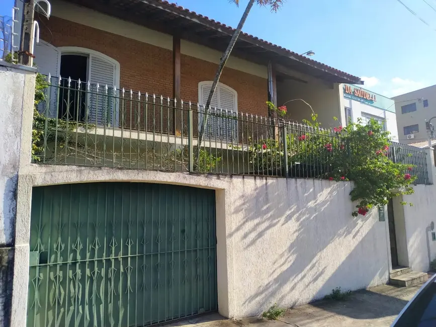 Foto 6 de Sobrado com 3 quartos à venda, 233m2 em Vila Bourghese, Pindamonhangaba - SP