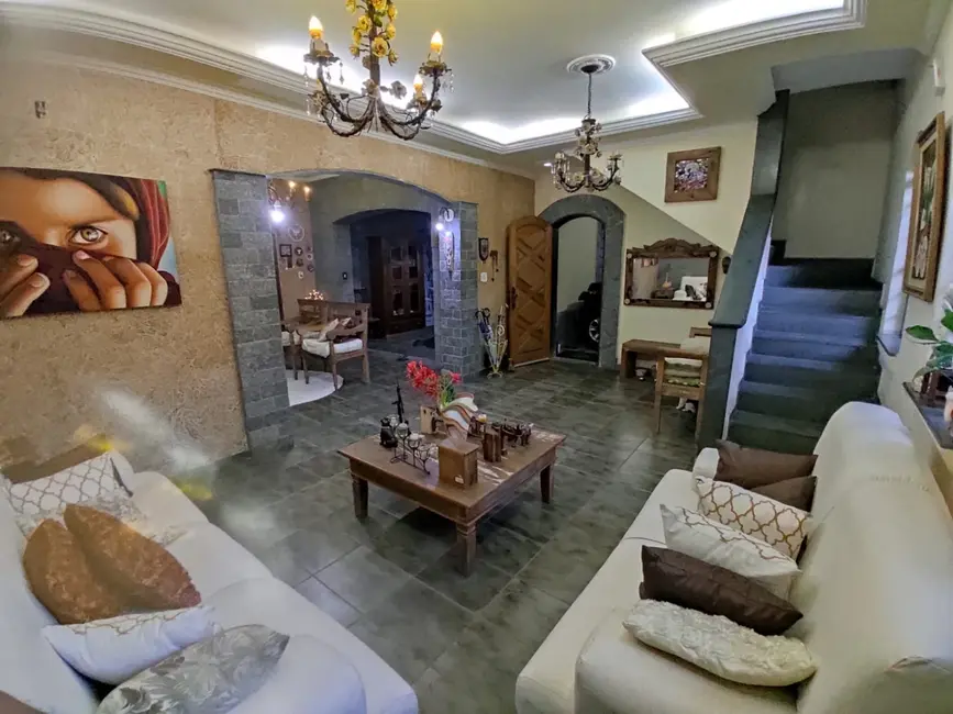 Foto 2 de Sobrado com 5 quartos à venda, 300m2 em Aparecida - SP