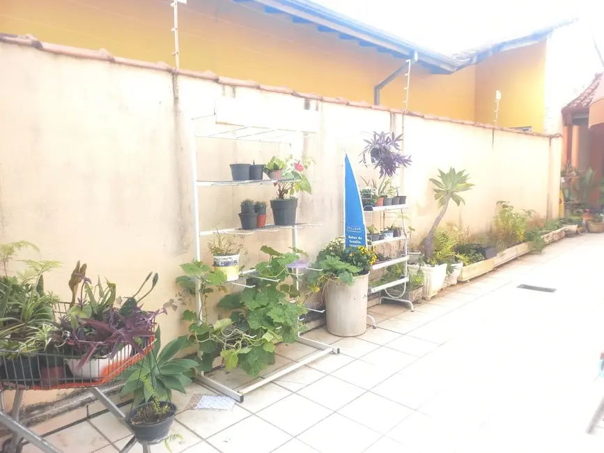 Foto 4 de Sobrado com 3 quartos à venda, 226m2 em Parque São Domingos, Pindamonhangaba - SP