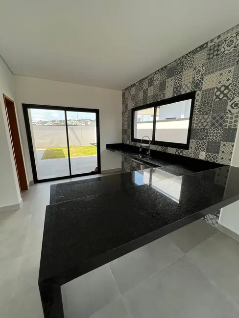 Foto 2 de Casa de Condomínio com 3 quartos à venda, 150m2 em Bairro do Grama, Cacapava - SP