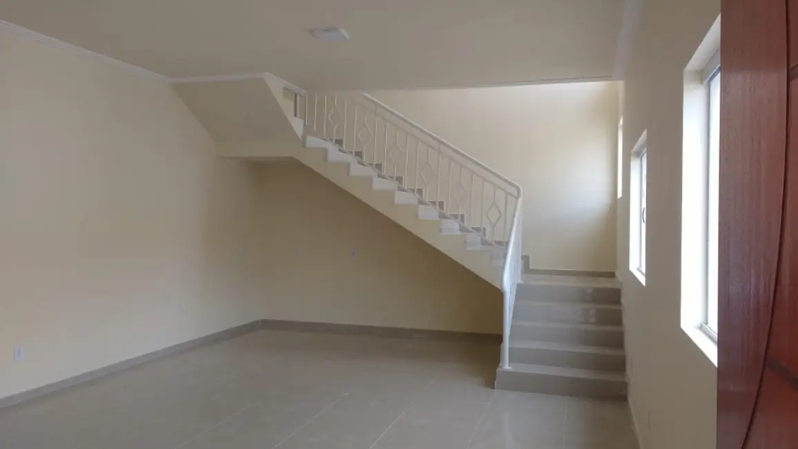 Foto 4 de Sobrado com 3 quartos à venda, 150m2 em Pindamonhangaba - SP