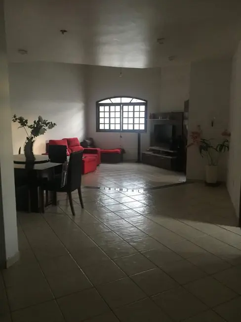 Foto 1 de Casa com 4 quartos à venda, 350m2 em Pindamonhangaba - SP