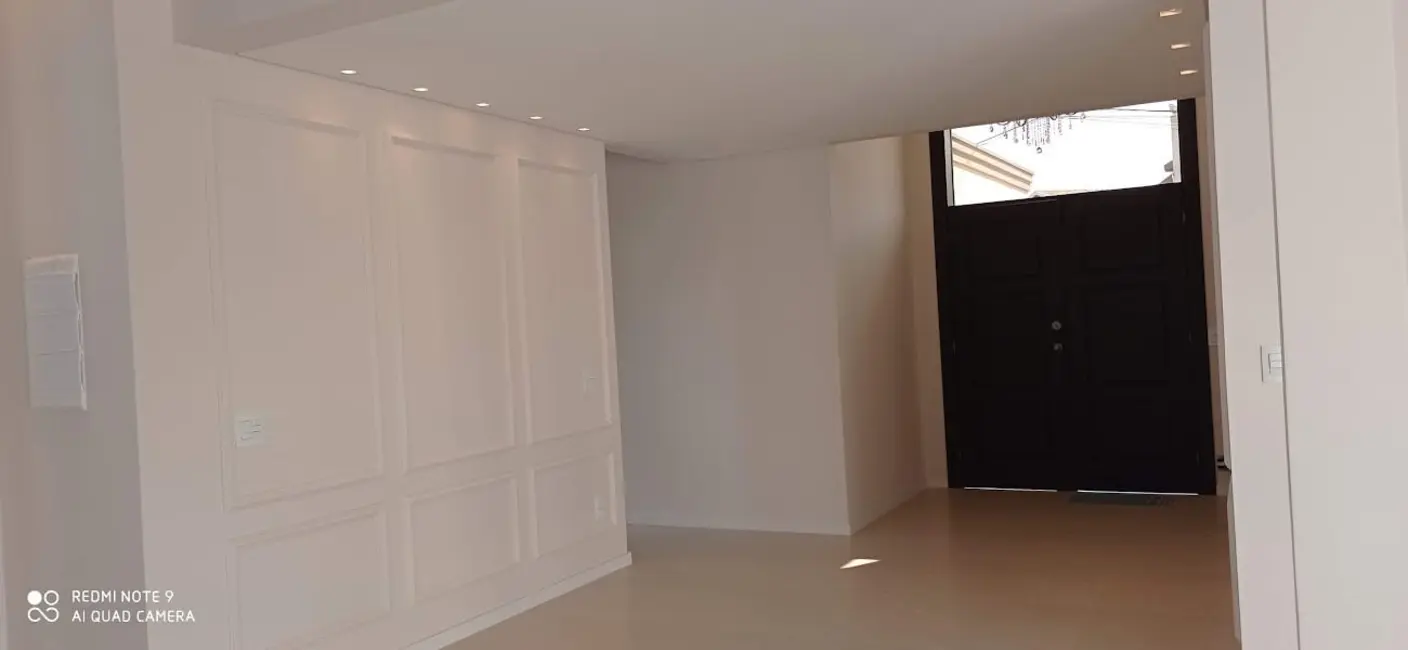 Foto 9 de Sobrado com 4 quartos à venda e para alugar, 270m2 em Tremembe - SP