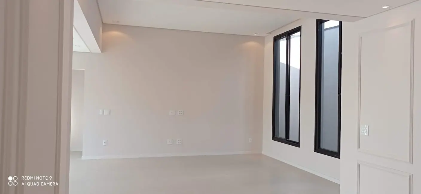 Foto 4 de Sobrado com 4 quartos à venda e para alugar, 270m2 em Tremembe - SP