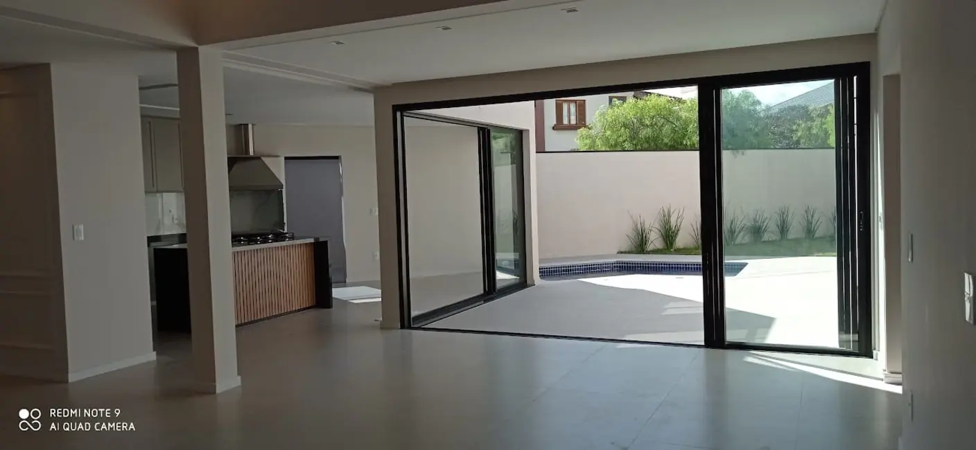 Foto 5 de Sobrado com 4 quartos à venda e para alugar, 270m2 em Tremembe - SP