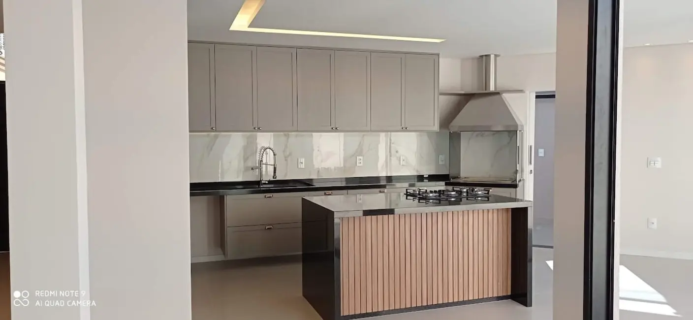 Foto 6 de Sobrado com 4 quartos à venda e para alugar, 270m2 em Tremembe - SP