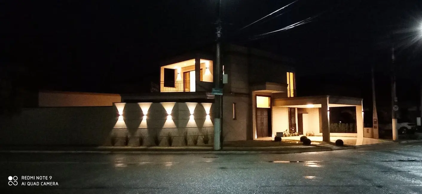 Foto 1 de Sobrado com 4 quartos à venda e para alugar, 270m2 em Tremembe - SP