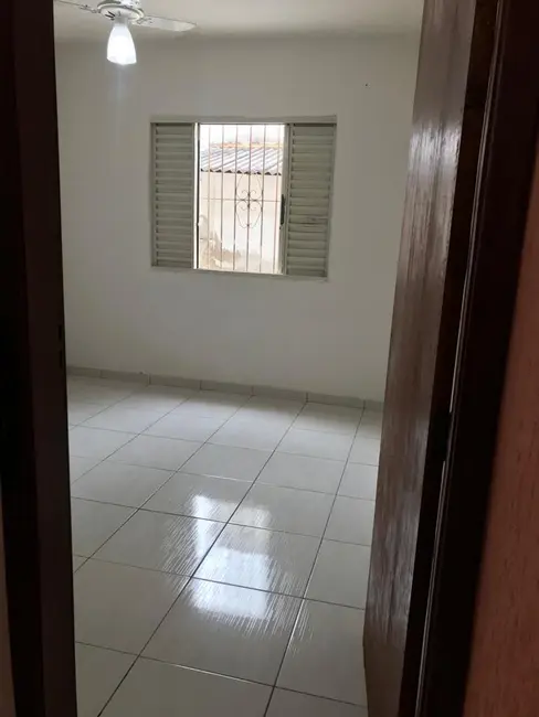 Foto 4 de Casa com 2 quartos à venda, 144m2 em Jardim Ana Rosa, Taubate - SP