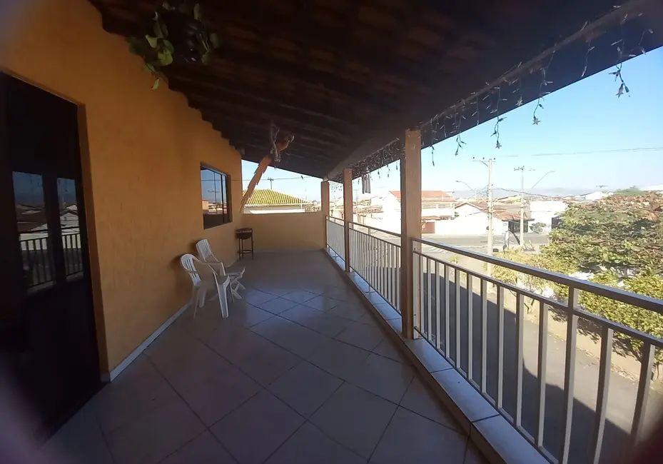 Foto 3 de Sobrado com 7 quartos à venda, 416m2 em Pindamonhangaba - SP