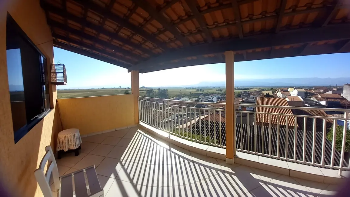 Foto 5 de Sobrado com 7 quartos à venda, 416m2 em Pindamonhangaba - SP