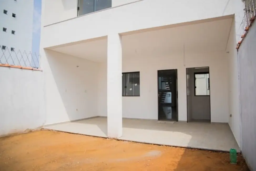 Foto 2 de Sobrado com 3 quartos à venda, 178m2 em Taubate - SP