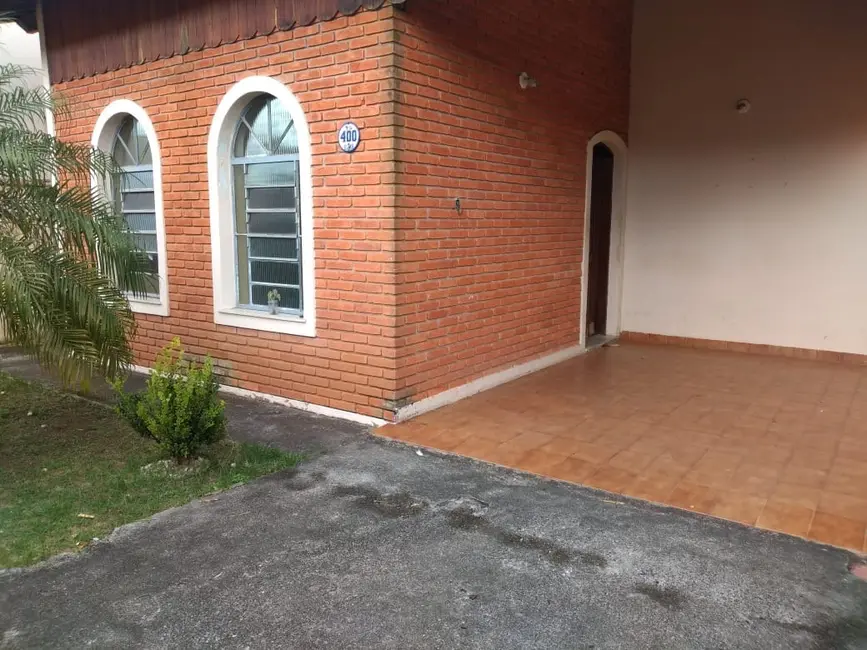 Casa com 3 quartos à venda, 320m2 em Jardim Rosely, Pindamonhangaba - SP - imagem 2 Foto 2 de Casa com 3 quartos à venda, 320m2 em Jardim Rosely, Pindamonhangaba - SP