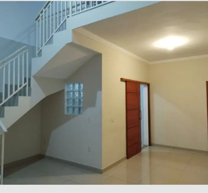 Foto 2 de Casa com 3 quartos à venda, 165m2 em Granja Daniel, Taubate - SP