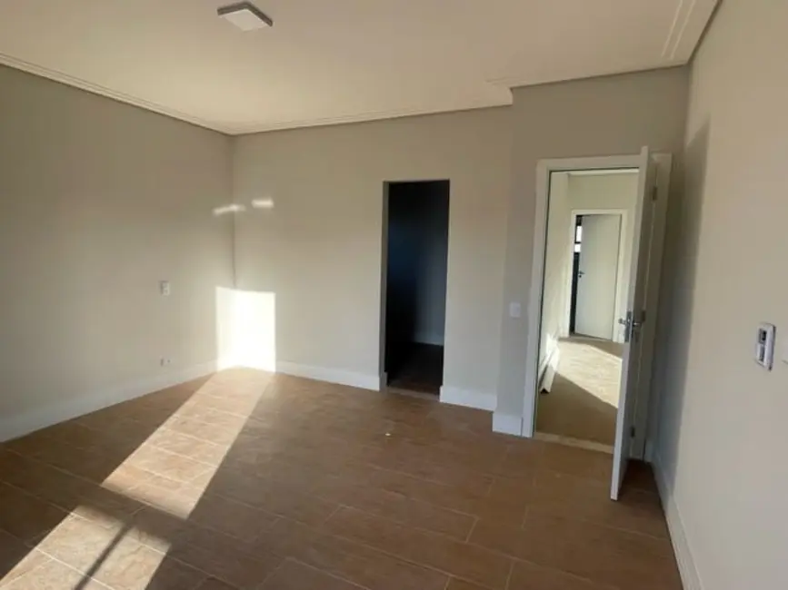 Foto 3 de Sobrado com 3 quartos à venda, 260m2 em Bairro do Grama, Cacapava - SP