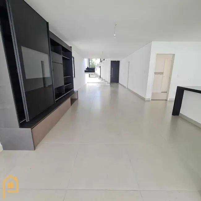 Foto 2 de Casa de Condomínio com 3 quartos à venda, 242m2 em Taubate - SP