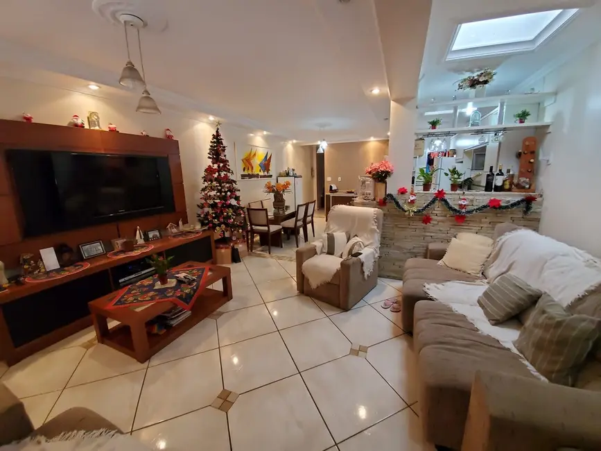 Foto 3 de Casa de Condomínio com 2 quartos à venda, 135m2 em Parque São Cristóvão, Taubate - SP