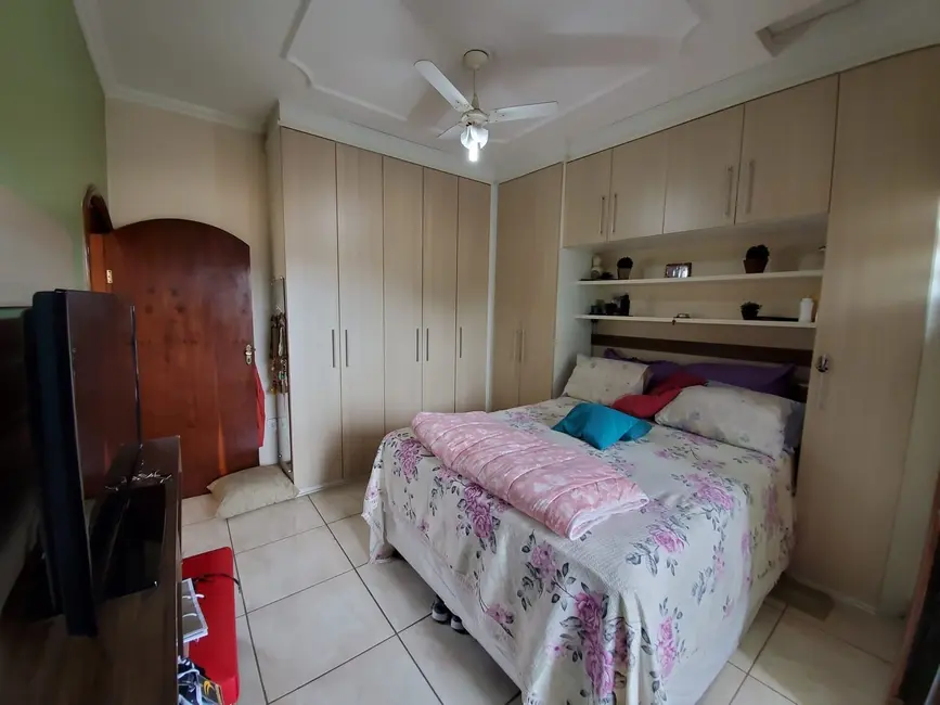 Foto 9 de Casa de Condomínio com 2 quartos à venda, 135m2 em Parque São Cristóvão, Taubate - SP