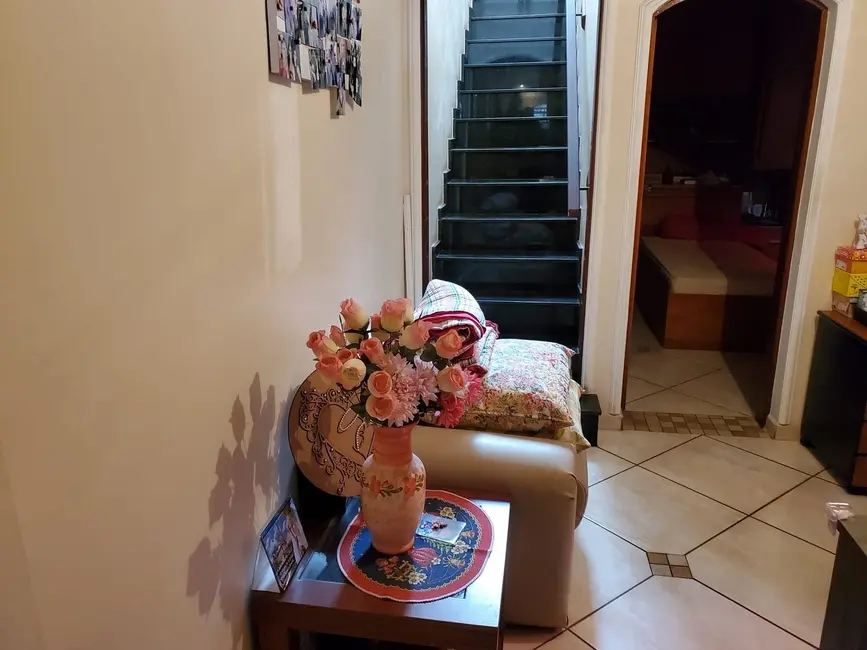 Foto 5 de Casa de Condomínio com 2 quartos à venda, 135m2 em Parque São Cristóvão, Taubate - SP