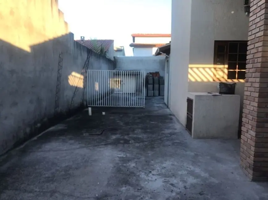 Foto 3 de Casa com 2 quartos à venda, 74m2 em Loteamento Residencial e Comercial Araguaia, Pindamonhangaba - SP