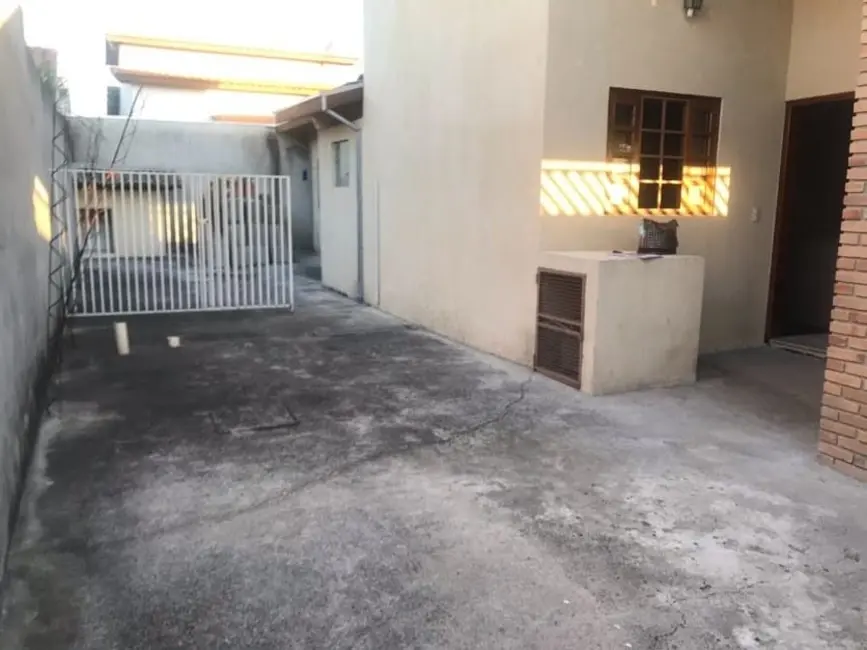 Foto 1 de Casa com 2 quartos à venda, 74m2 em Loteamento Residencial e Comercial Araguaia, Pindamonhangaba - SP