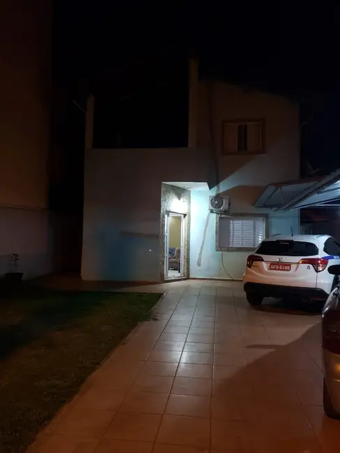 Foto 1 de Sobrado com 4 quartos à venda, 160m2 em Roseira - SP