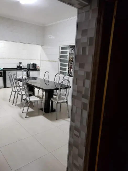 Foto 3 de Sobrado com 4 quartos à venda, 160m2 em Roseira - SP
