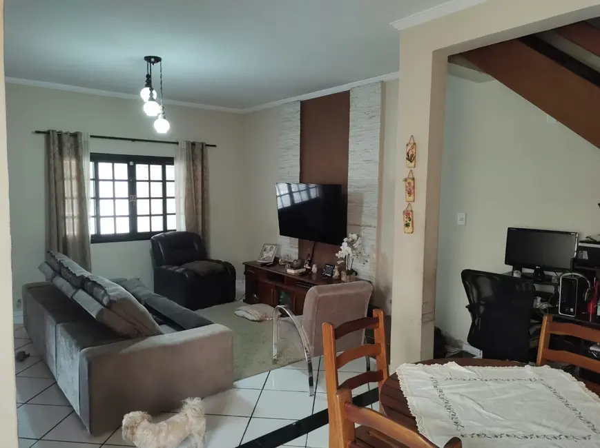 Foto 3 de Casa com 2 quartos à venda, 210m2 em Cidade Industrial, Lorena - SP