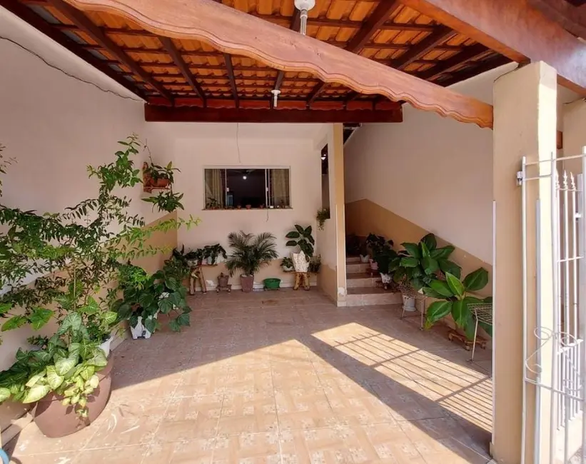Foto 2 de Casa com 4 quartos à venda, 200m2 em Triângulo, Pindamonhangaba - SP