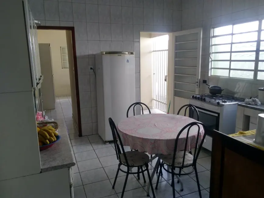 Foto 6 de Casa com 2 quartos à venda, 101m2 em Jardim Gurilândia, Taubate - SP