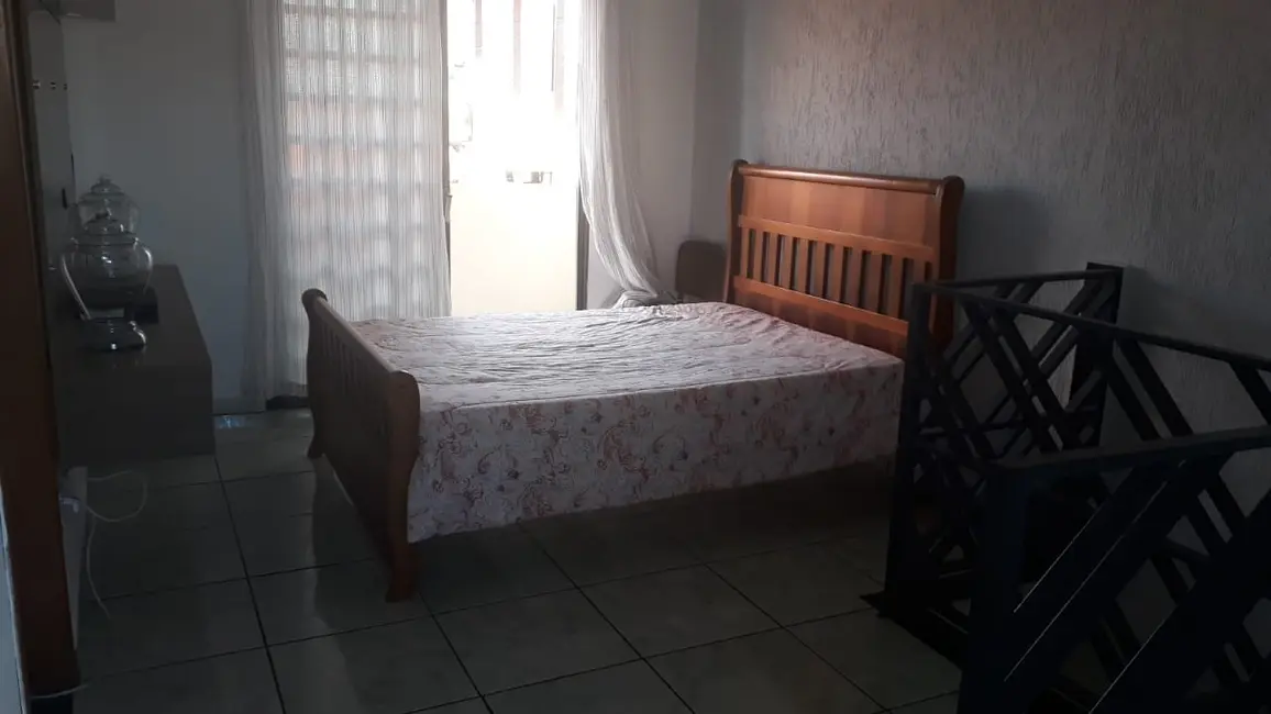 Foto 2 de Casa com 3 quartos à venda, 300m2 em Parque Santo Antônio, Taubate - SP
