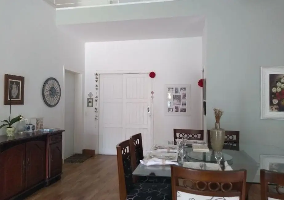 Foto 1 de Sobrado com 4 quartos à venda, 350m2 em Tremembe - SP