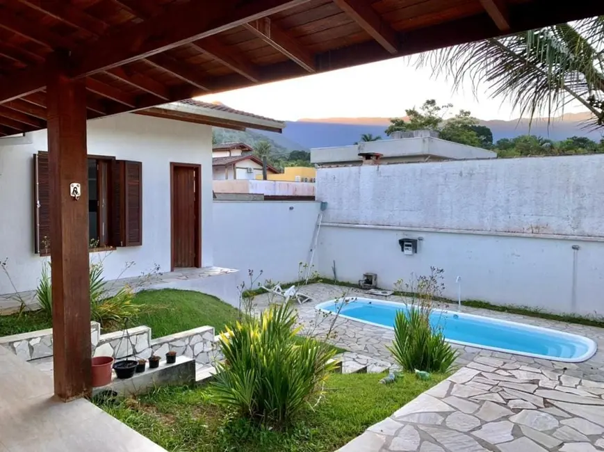 Foto 5 de Casa de Condomínio com 4 quartos à venda, 160m2 em Ubatuba - SP