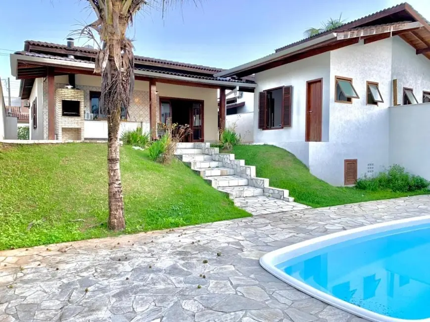 Foto 1 de Casa de Condomínio com 4 quartos à venda, 160m2 em Ubatuba - SP