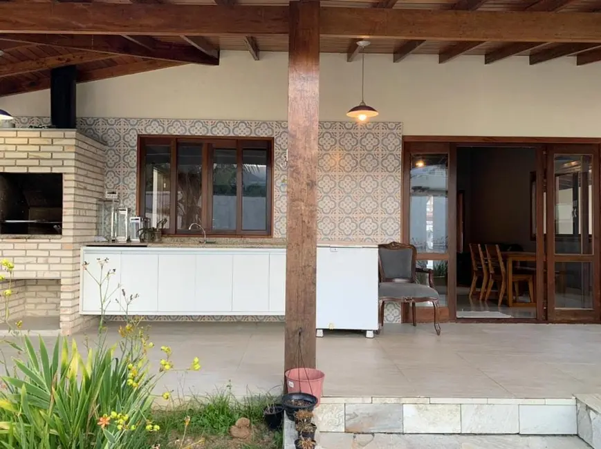 Foto 2 de Casa de Condomínio com 4 quartos à venda, 160m2 em Ubatuba - SP