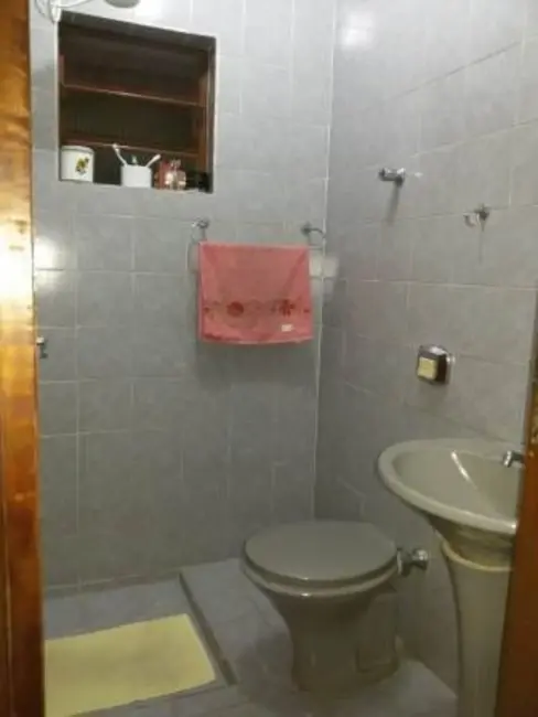 Foto 7 de Sobrado com 3 quartos à venda, 147m2 em Parque São Domingos, Pindamonhangaba - SP
