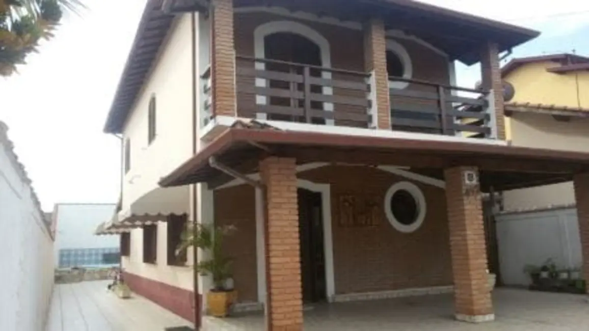 Foto 1 de Sobrado com 3 quartos à venda, 147m2 em Parque São Domingos, Pindamonhangaba - SP